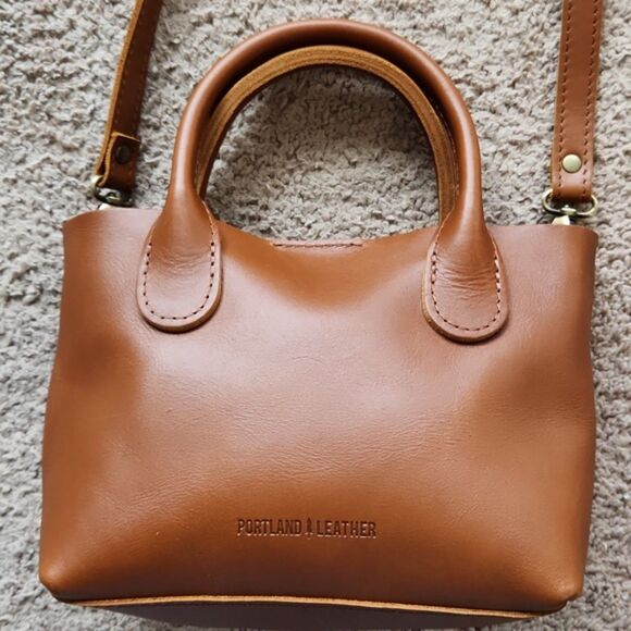 NWOT Portland Leather Goods 'Almost Perfect' Raindrop Crossbody Bag, Honey - Picture 5 of 10